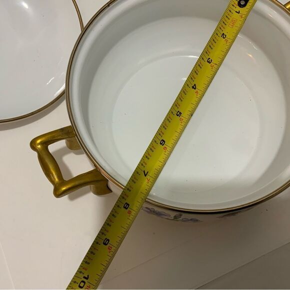 New Regency Club enamel floral Dutch oven with brass handles and lid - Picture 11 of 11